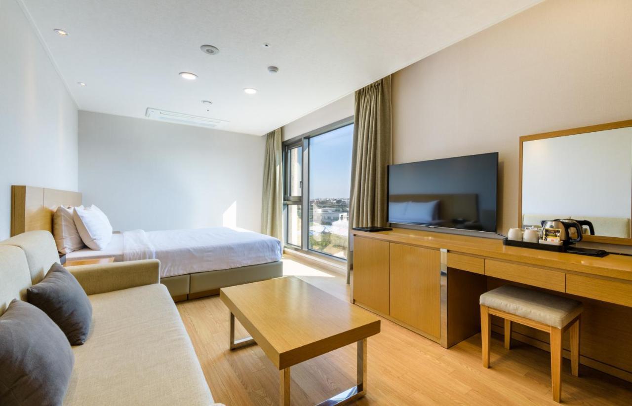 Uni Hotel Jeju Bagian luar foto